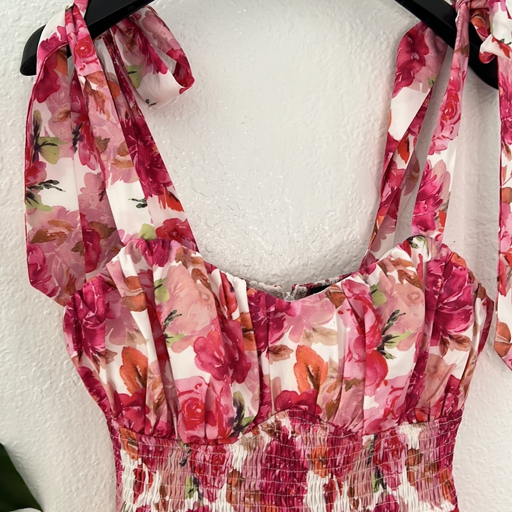 Bloom Bright Pink Floral
Print Tie-Strap Smocked Romper - Picture 5 of 10